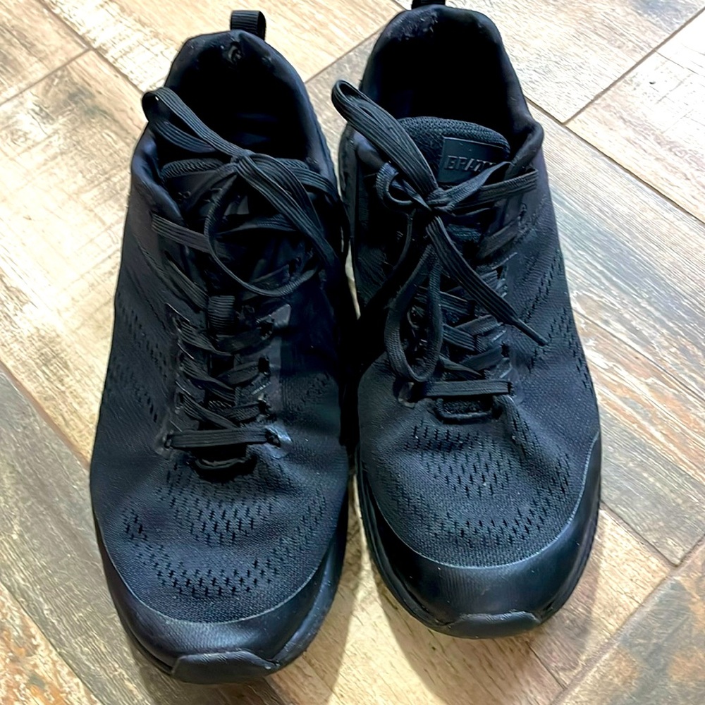 Non slip work shoes